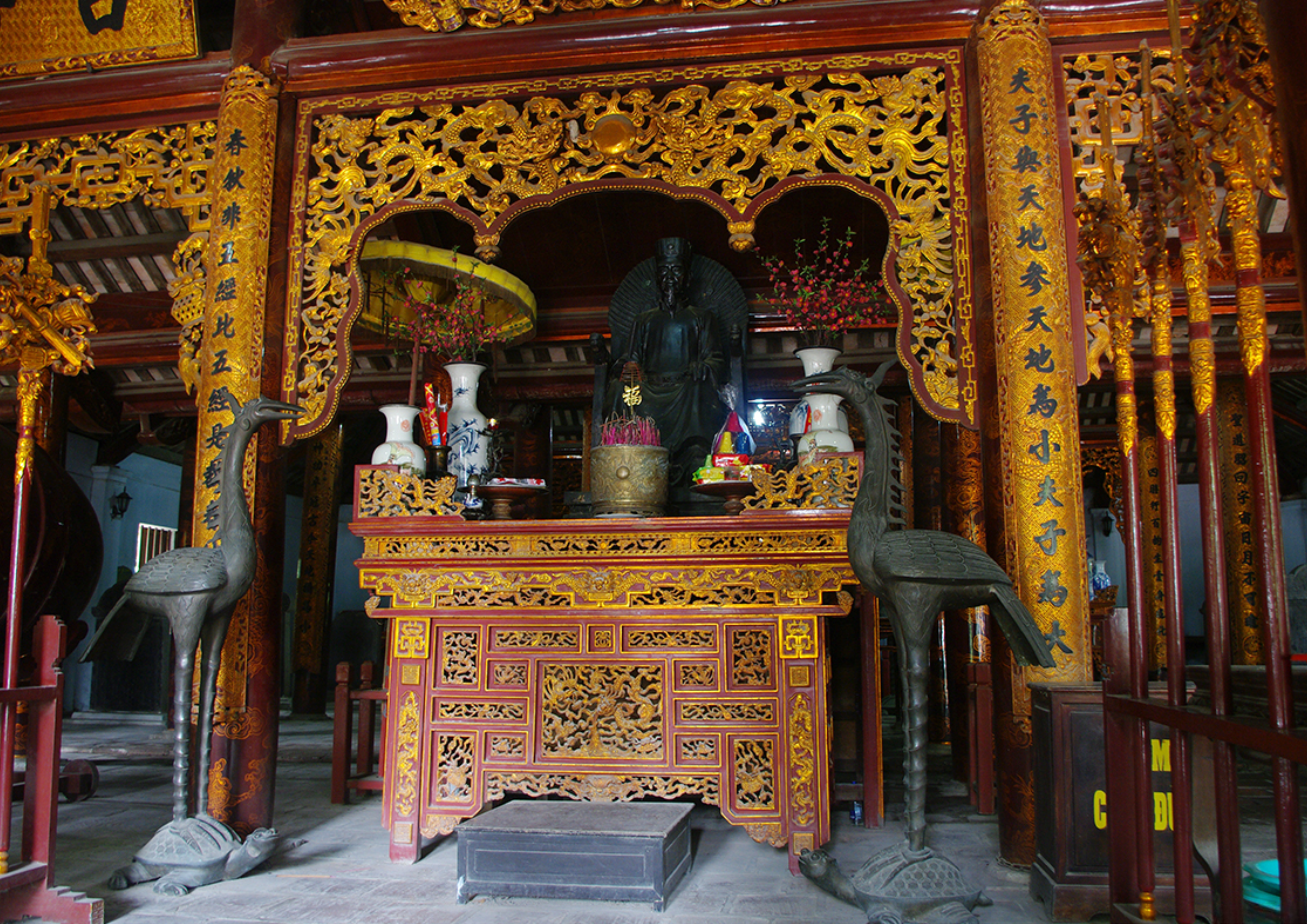 Ban thờ Chu Văn An